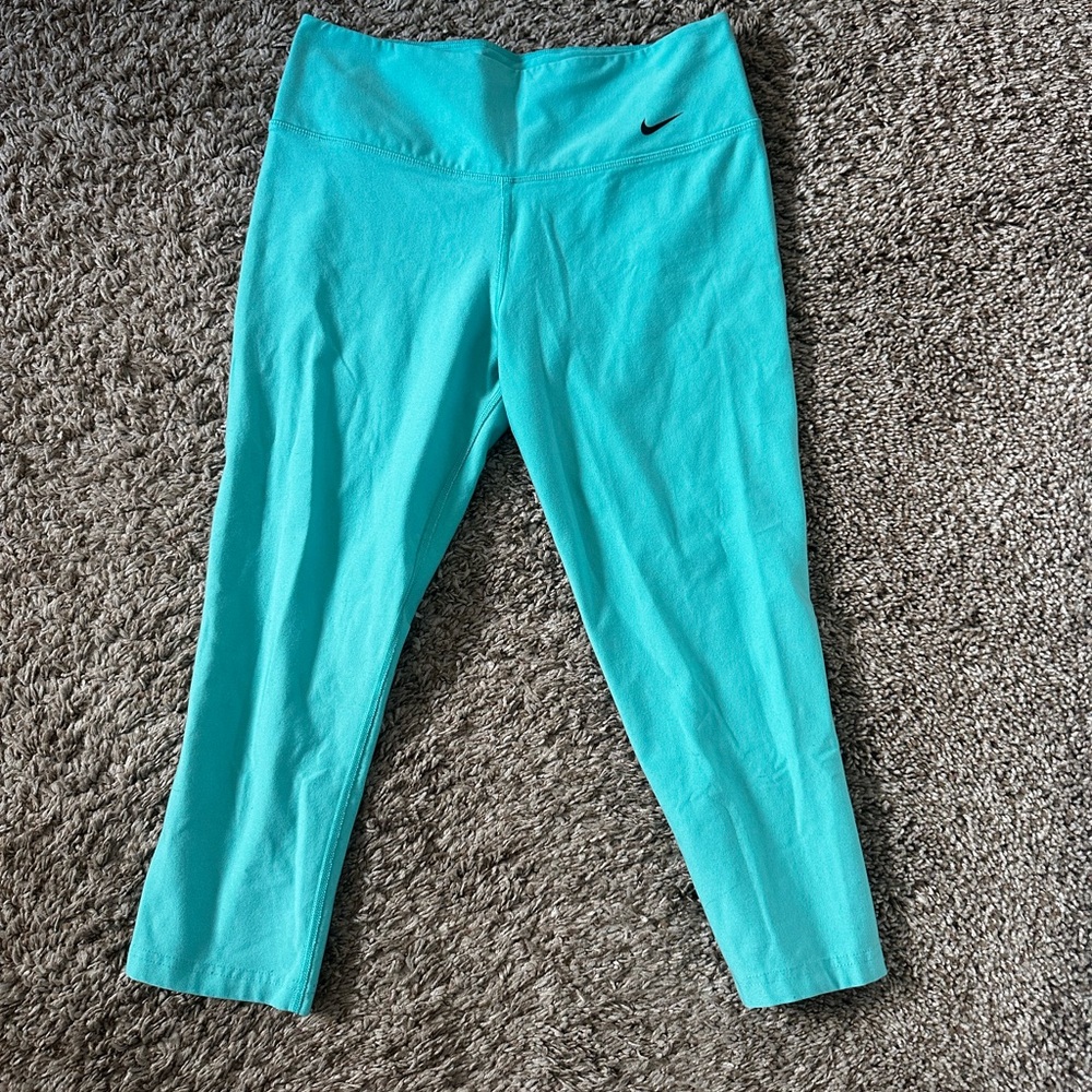 Nike Aqua Cropped Athletic Leggings